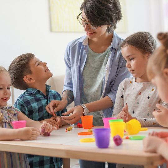 2 400 éducatrices et éducateurs en petite enfance formés sur 3 ans